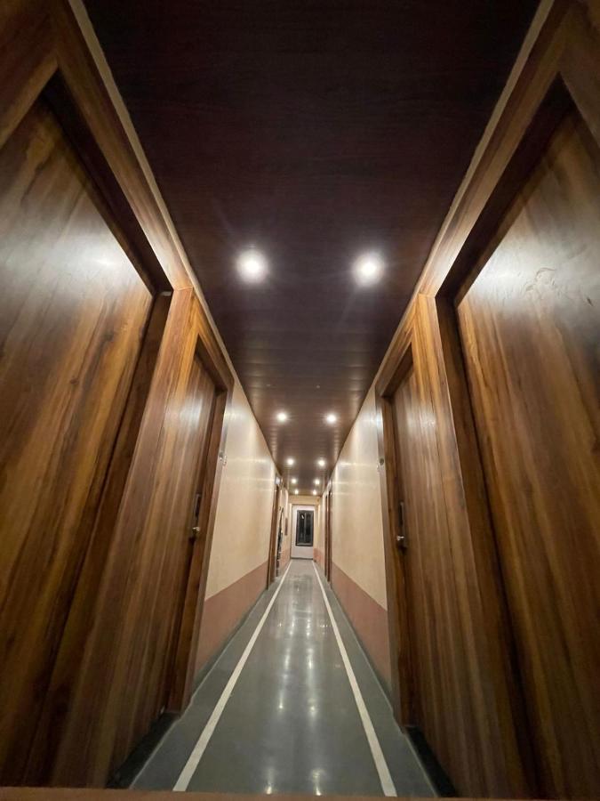 Hotel Vardhan Szilvassza Kültér fotó
